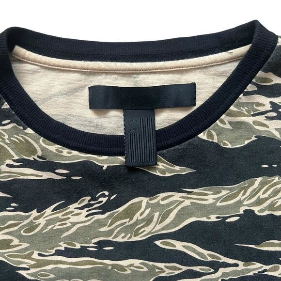 Black Scale Men Crewneck T Shirt XL Green Black Camo Tiger Dye Ombre - Picture 3 of 6